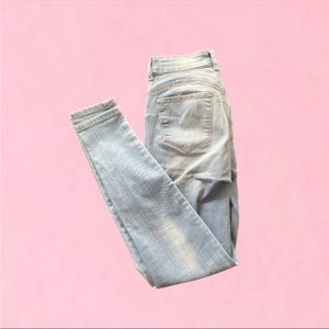 Light wash skinny jeans